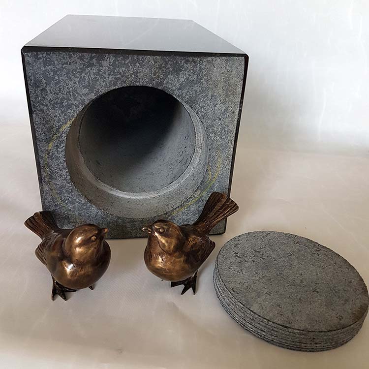 Grote Granieten Dierenurn met 2 Bronzen Mussen (2.3 liter)
