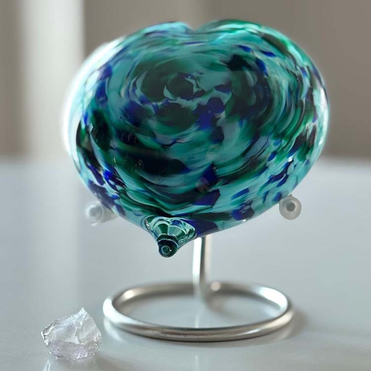 Urnwebshop Kristallen Harturn Turquoise GroenBlauwWit, Zilver Staander (0.17 liter)