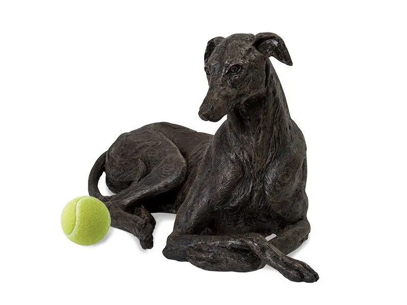 Hondenurn of Asbeeld Liggende Greyhound (ca. 2 liter)
