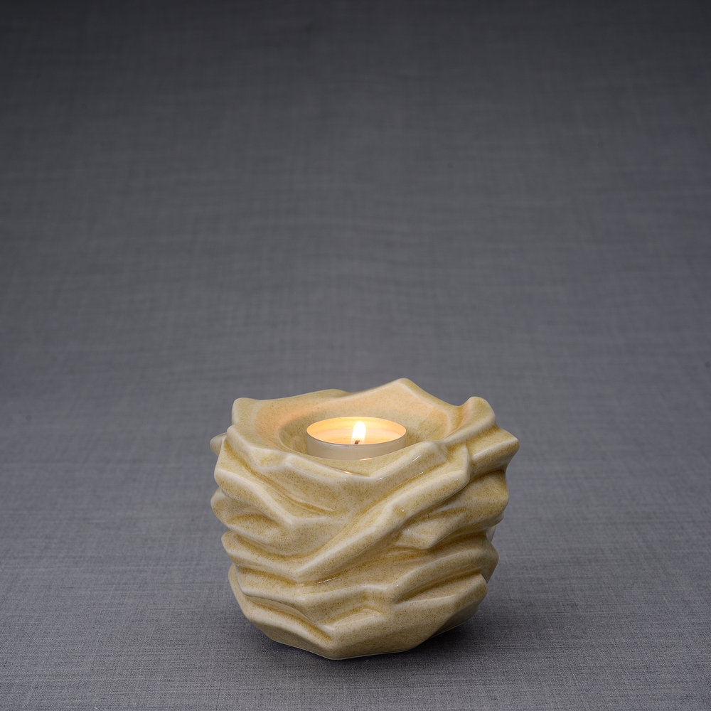 https://grafdecoratie.nl/photos/keramische-mini-art-urn-Christus-crematie-as-miniurnen-keramiek-CH-S15.JPG