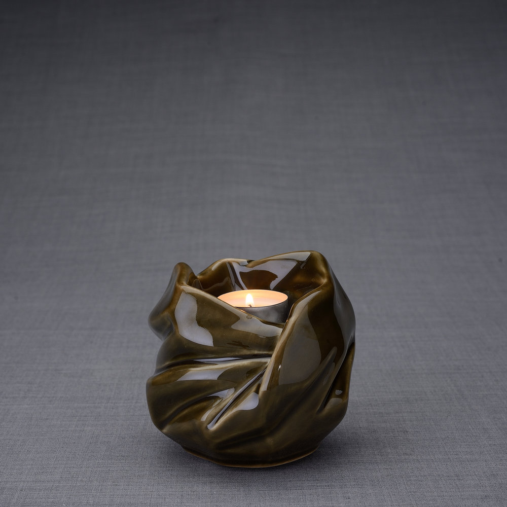 https://grafdecoratie.nl/photos/keramische-mini-art-urn-Holy-Mother-crematie-as-miniurnen-keramiek-HM-S10.JPG