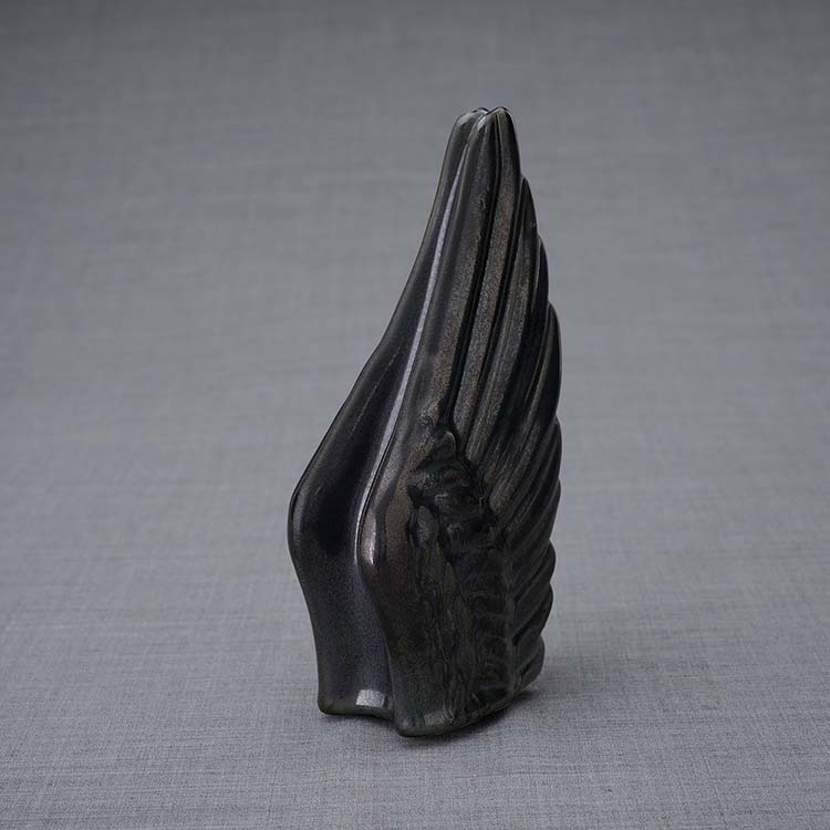 https://grafdecoratie.nl/photos/keramische-mini-art-urn-Wings-crematie-as-urnen-keramiek-WI-S08.JPG