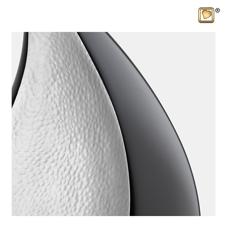Teardrop Dierenurn Black-Silver (0.6 liter)