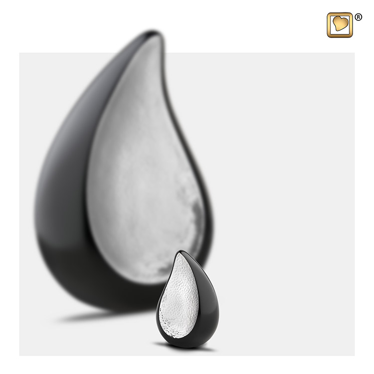 Mini Teardrop Urn Black - Gehamerd Zilver (0.04 liter)