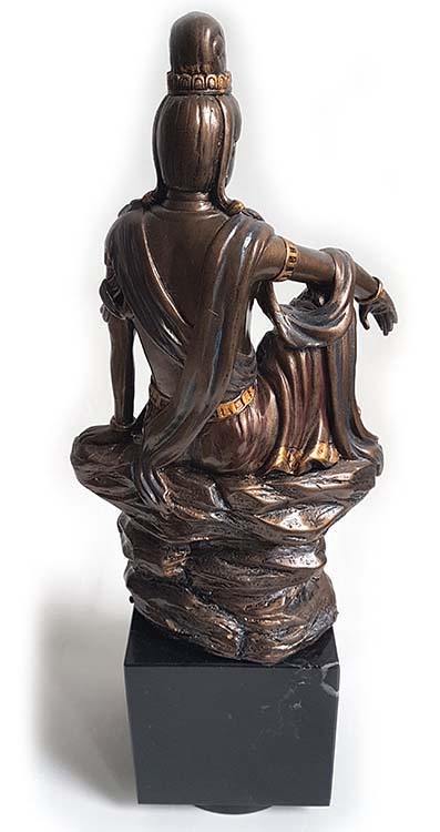 Bronzen Kwan Yin Beeld op Cubos Assokkel (voor 300 gram as)